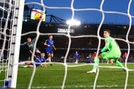 Vardy finishes past Kepa